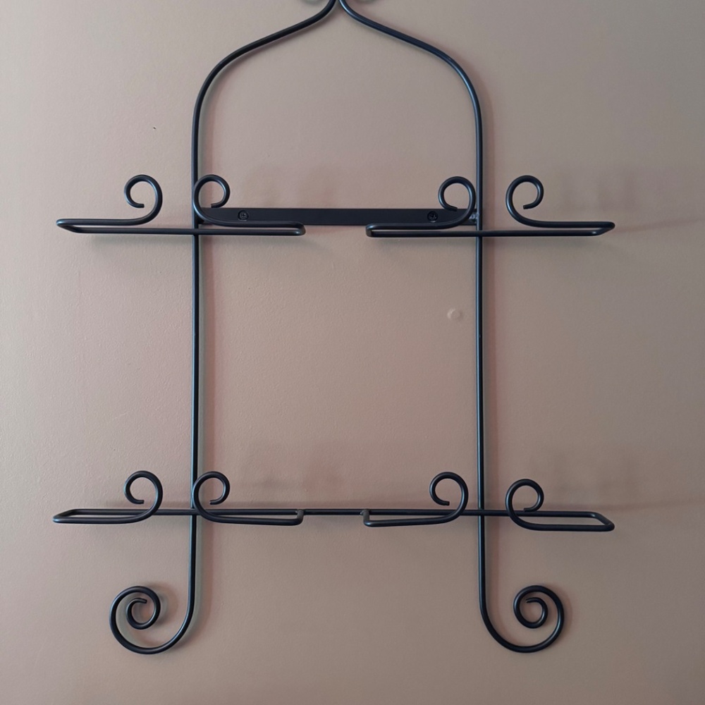 Price Drop!! ⬇️  Wrought iron display and four decorative plates by Oriental